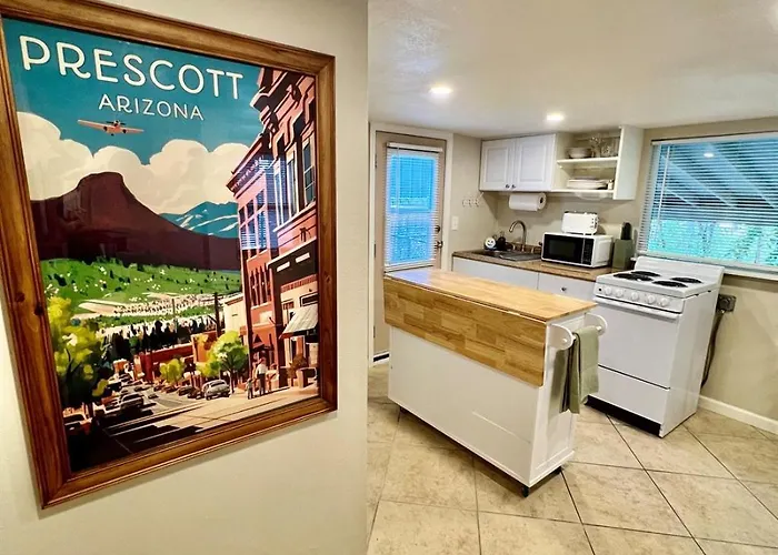 Apartment Historic On Prescott's Street!